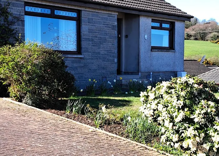 Leafield Holiday Home
